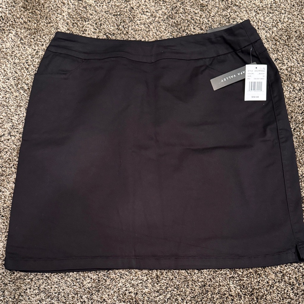 NWT SIZE 12 Black stretch skort